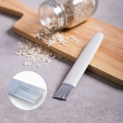 Silicone Oil Brush, Durable silicone bristle oil brush spreading sauce on steak