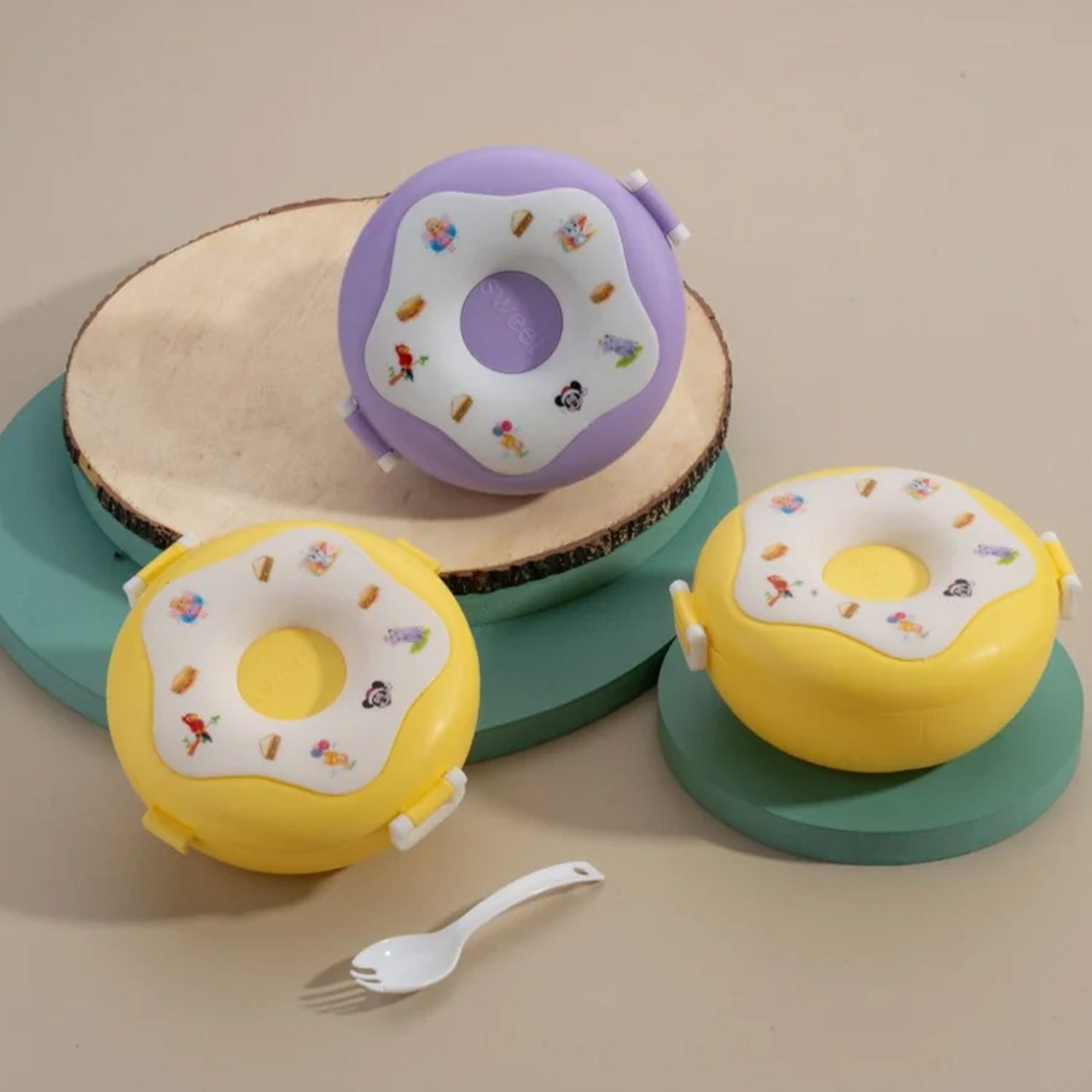 3-Section Insulated Lunch Box in Donut Shape, Donut lunch box 3 compartment snack box insulated BPA free plastic