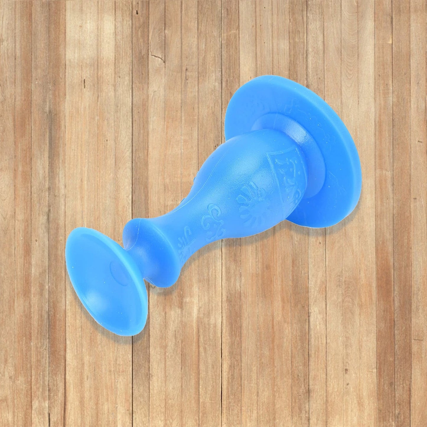 Flexible rubber door holder for air circulation and drying