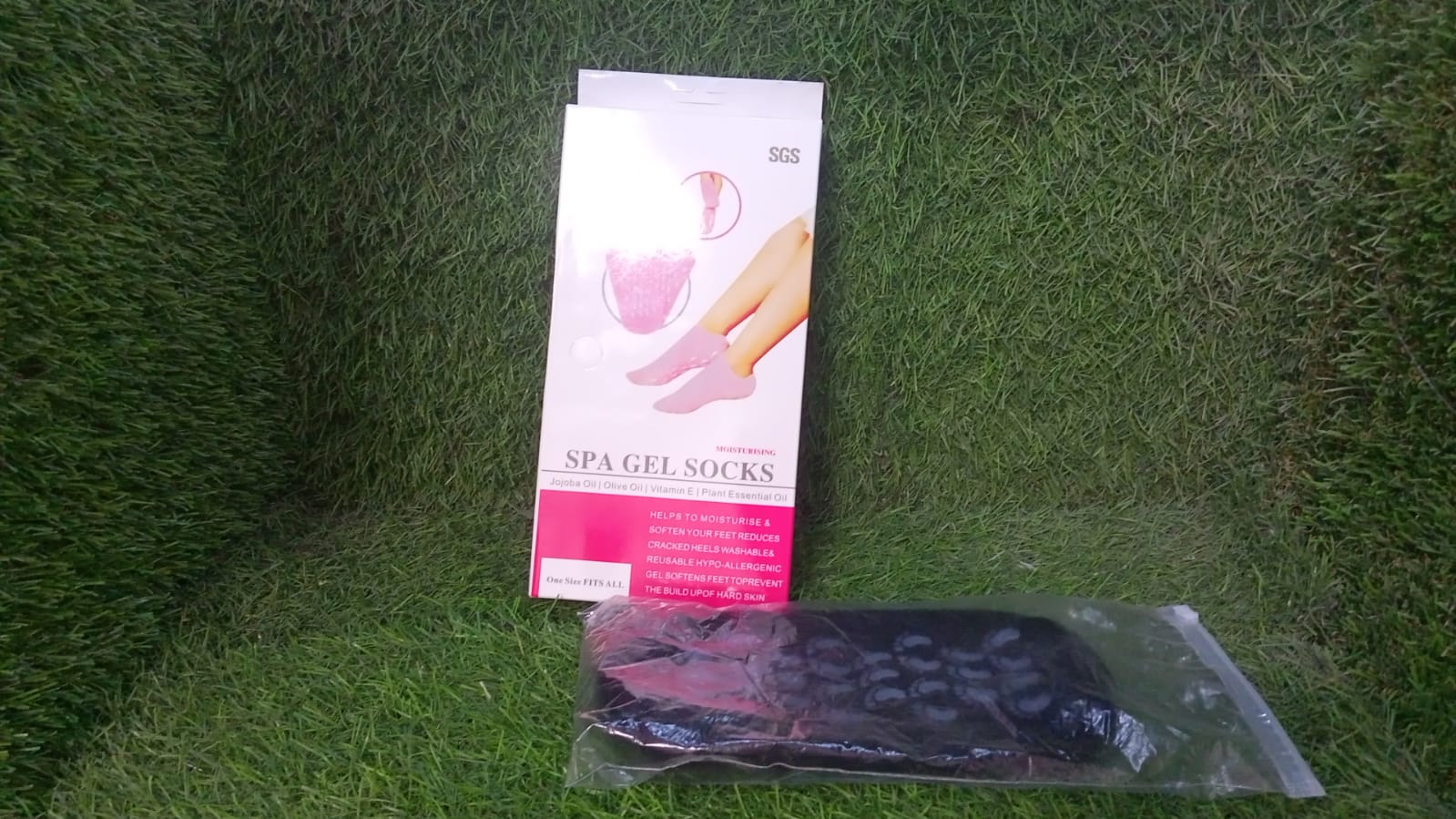 Moisturizing gel socks for softening feet. gel moisturizing socks, silicone heel socks, foot care socks, cracked heel socks, reusable foot sleeve, moisturizing socks for dry feet