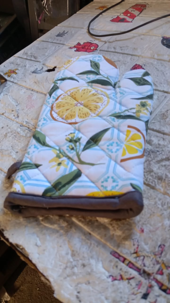 Heat proof cotton baking pad, essential for microwave and oven use. oven glove cotton, baking gloves heat proof, microwave mittens, kitchen gloves for cooking, long oven gloves, heat resistant glove, washable oven mitt, OTG glove, unisex baking mitt