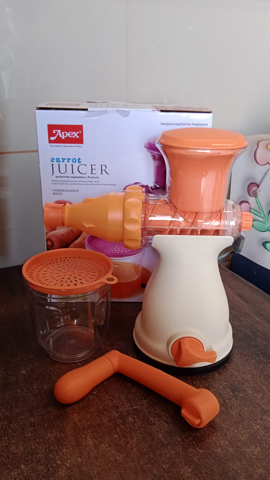 carrot juicer hand press, Apex fruit juicer, manual juicer for home, vacuum base juicer machine, hand press juicer with glass, kitchen manual juicer, heavy-duty hand juicer, portable juicer India, non-electric juice extractor, fruit and vegetable hand juicer

